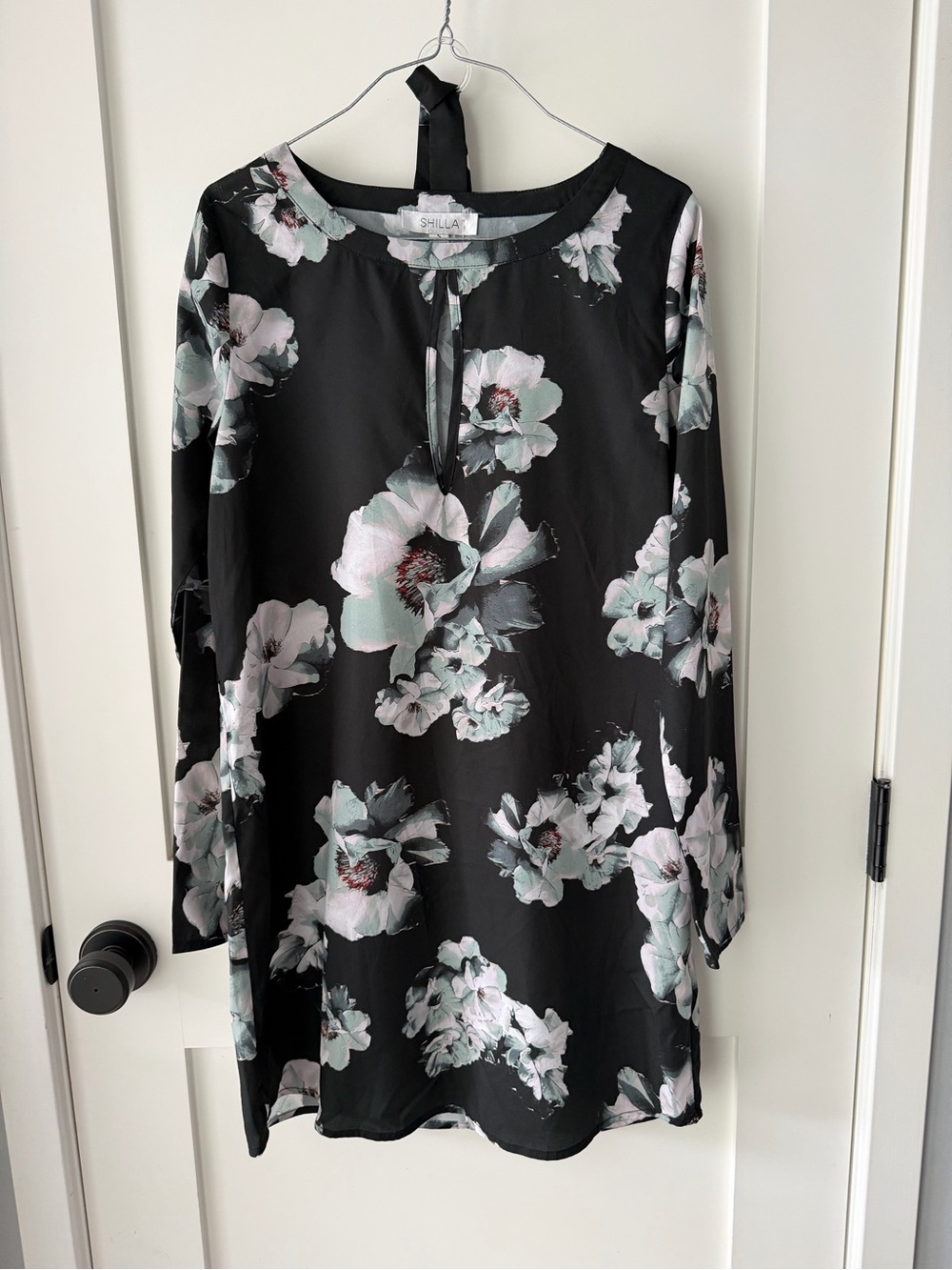 Shilla Black&Green Floral Long-Sleeve Shift Dress